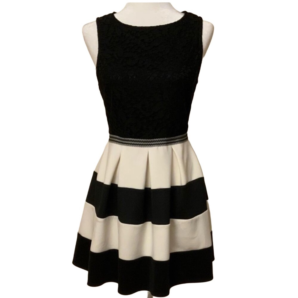Navy & White Striped Pleated Mini Dress w/Lace Top - Size Large!!